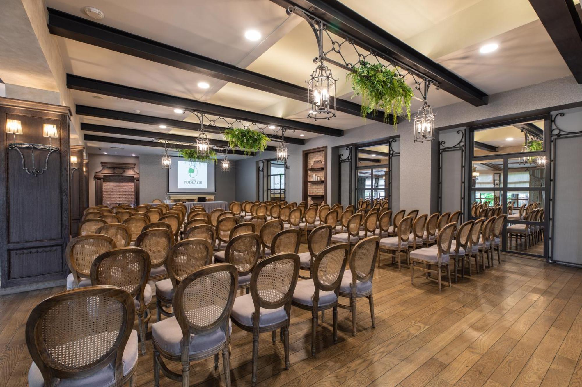 Hotel Podlasie เบียวิสตอก ภายนอก รูปภาพ
