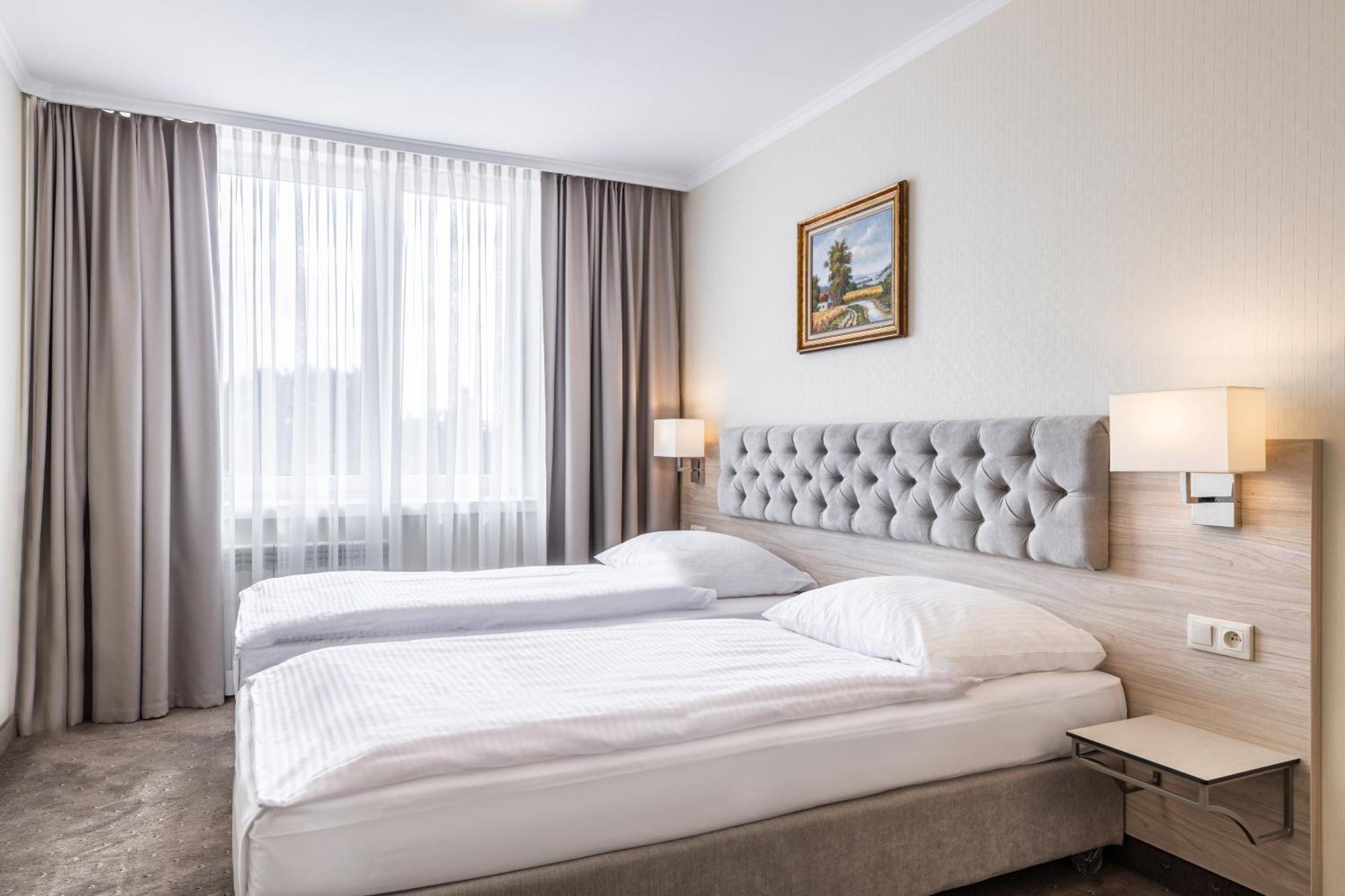 Hotel Podlasie เบียวิสตอก ภายนอก รูปภาพ