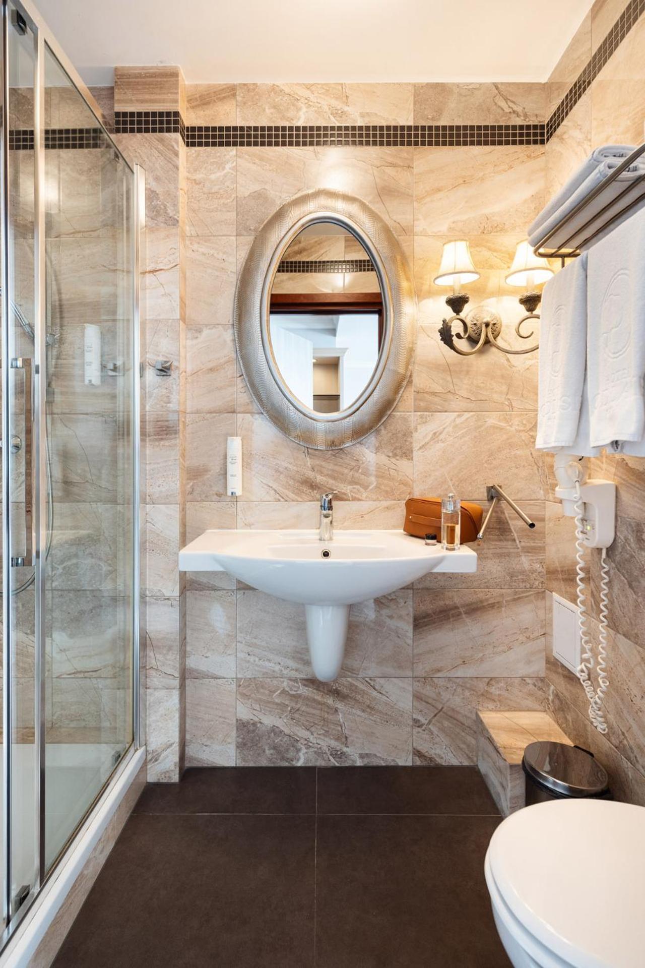 Hotel Podlasie เบียวิสตอก ภายนอก รูปภาพ