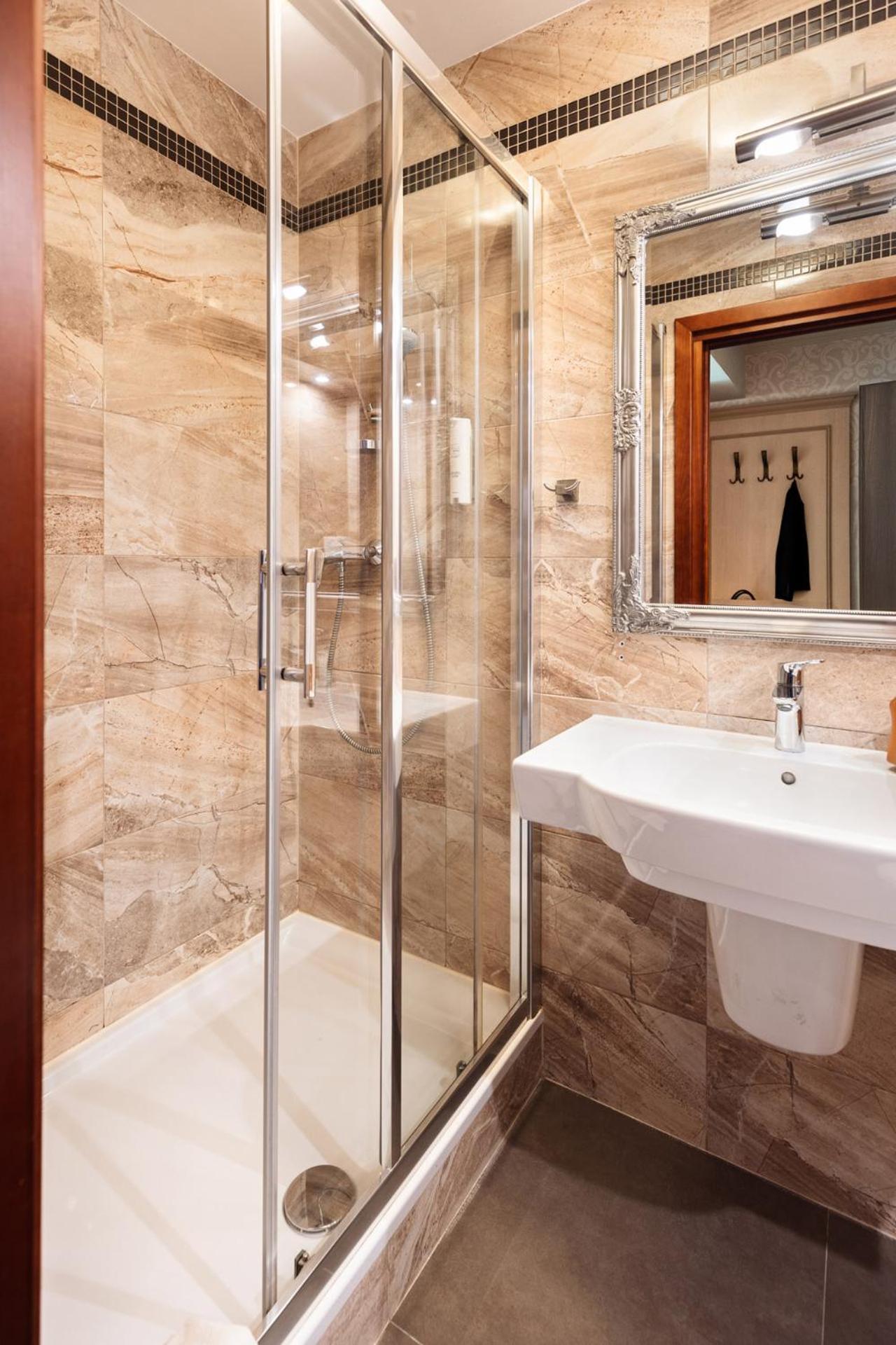 Hotel Podlasie เบียวิสตอก ภายนอก รูปภาพ